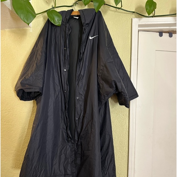 Raining long coats 🧥 - Picture 1 of 14